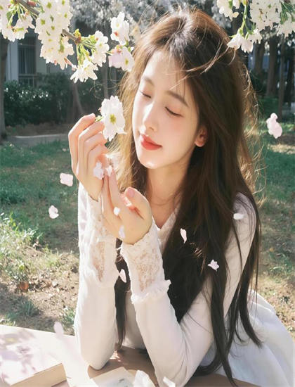 小精灵美学价值个人分析：艺术美感与审美特征探讨